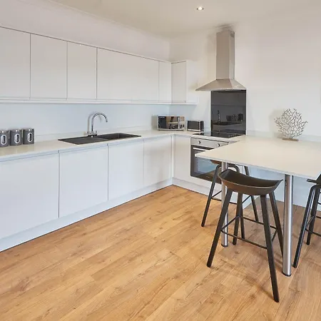 Host & - 39 Marine Parade *