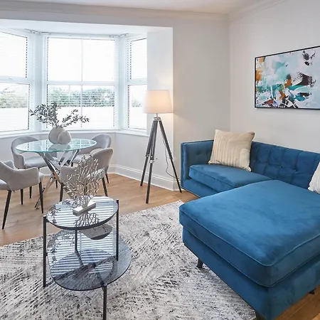 Host & - 39 Marine Parade