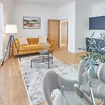 Host & - 39 Marine Parade