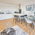 Daire Host & - 39 Marine Parade