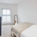 Host & - 39 Marine Parade