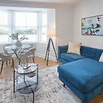 Host & - 39 Marine Parade