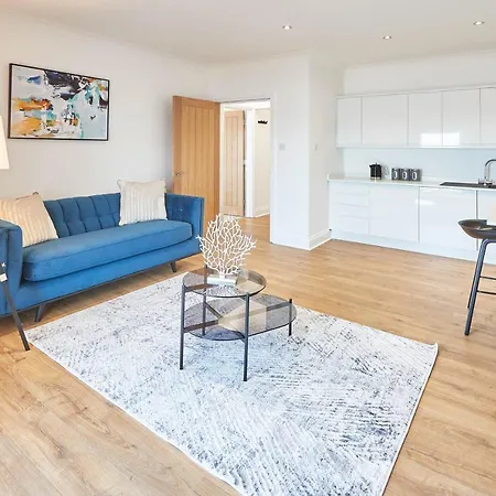 Host & - 39 Marine Parade *