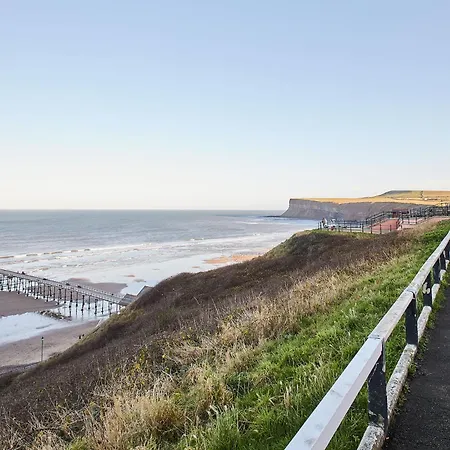 Host & - 39 Marine Parade * Saltburn-by-the-Sea