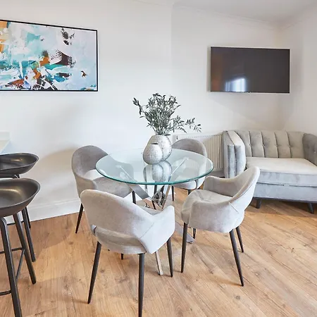 Host & - 39 Marine Parade *