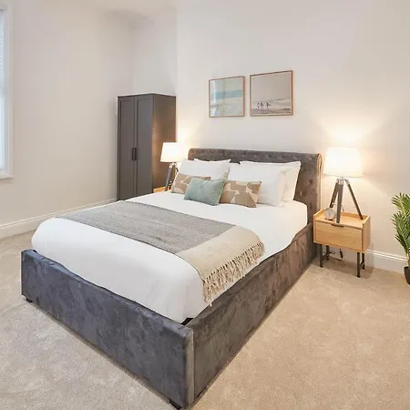 Host & - 39 Marine Parade سولتبرن باي ذا سي